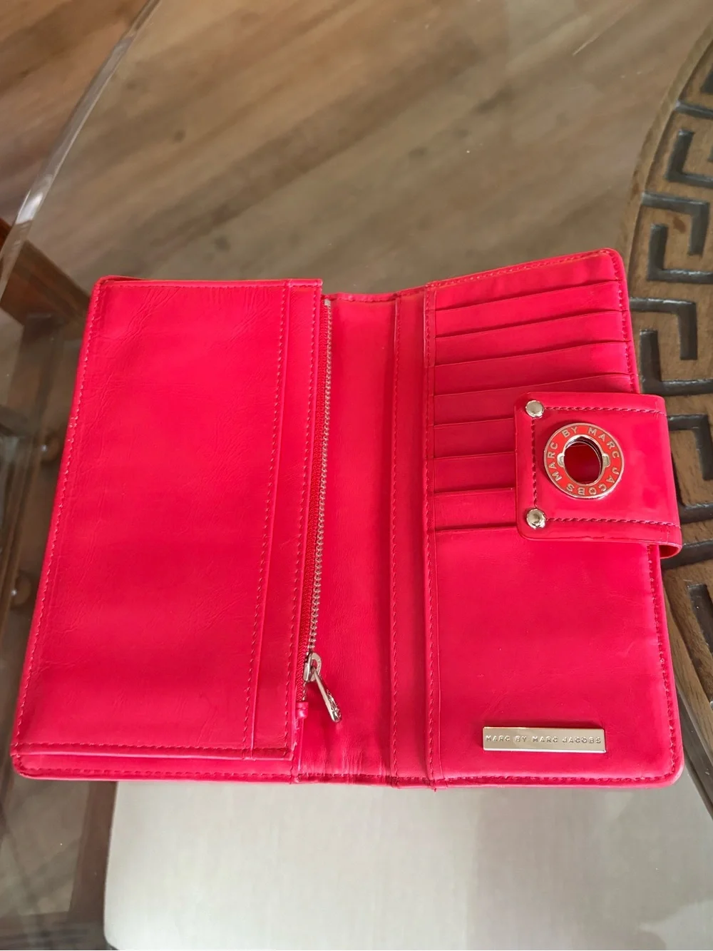 ❤️❤️MARC BY MARC JACOBS RED PATENT LEATHER TURNLOCK WALLET!❤️❤️